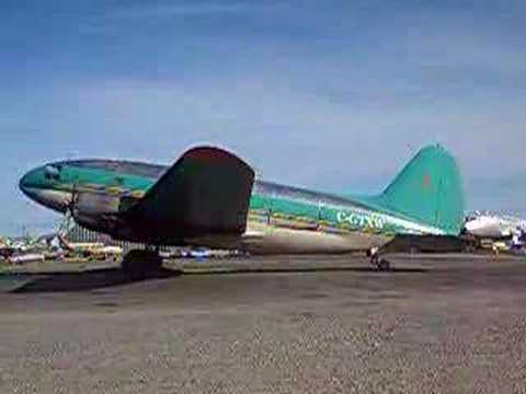 Buffalo Airways C-46 Curtiss Commando starts engines