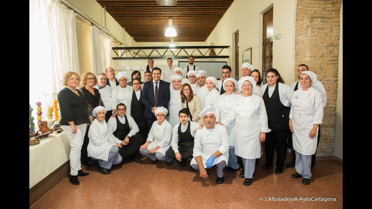 La ADLE clausura sus cursos de Cocina y Servicio de Restaurante noticias de ultima hora
