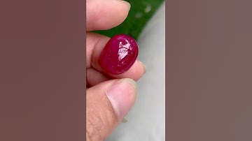 Ruby sao lục yên đỏ như tiết Bồ câu nặng 29 ct