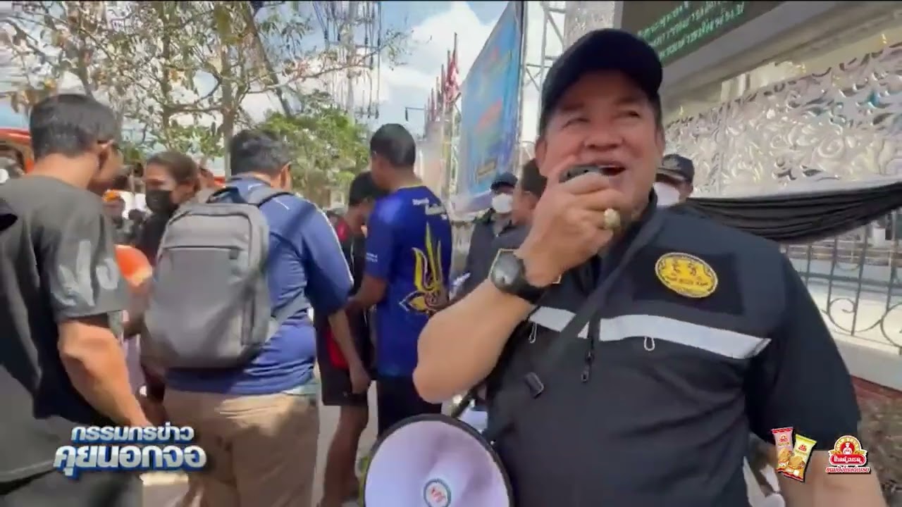 'รองนายกฯ ธรรมนัส' ตระเวนส่งของใช้จำเป็นให้ชาวหาดใหญ่ จวกภาค 9 โยกย้ายไม่เป็นธรรม