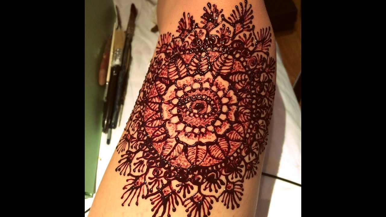 Me Doing a Thigh Henna Mandala - YouTube