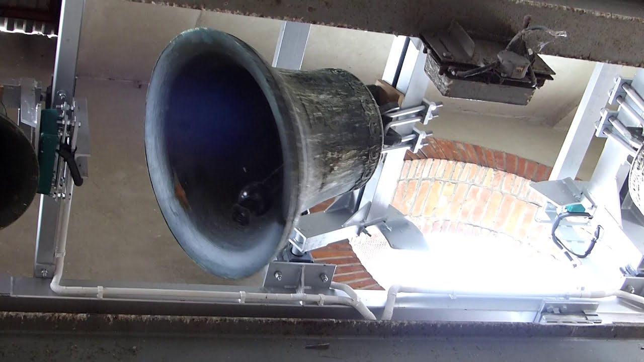 Mały dzwon kościoła pw. Trójcy Przenajświętszej w Stalowej Woli