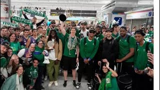 Brutal recibimiento al Unicaja Málaga en el Aeropuerto. Unicaja Campeón Basketball Champions League