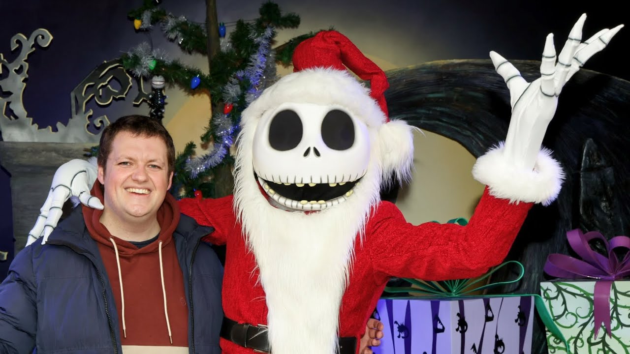 Meet Santa Stitch and Santa Jack Skellington Disneyland Paris 2025. :)