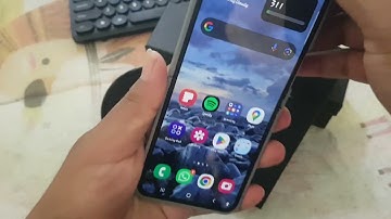 Samsung Galaxy Z Flip 6: How to Enable or Disable Notifications on App Icons (Android 14)