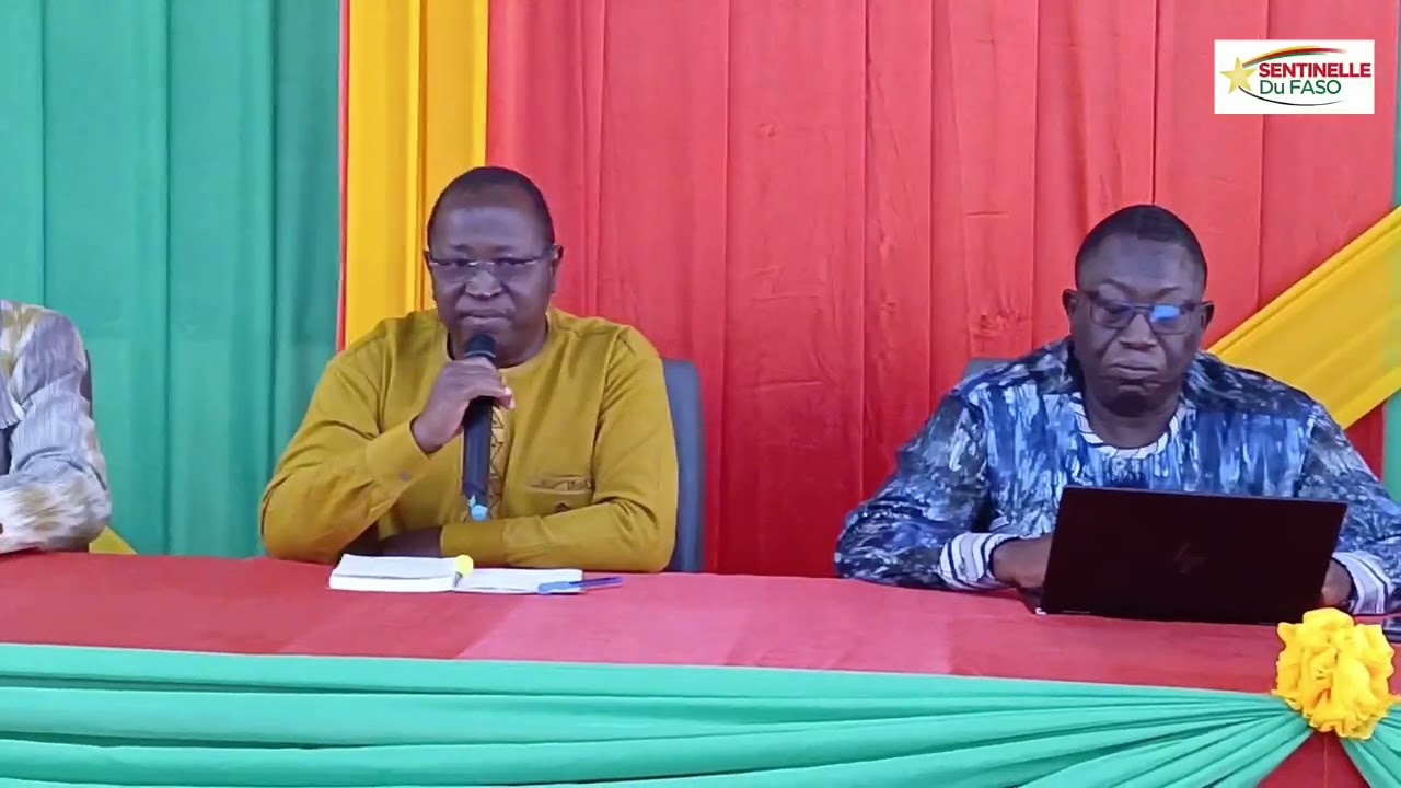 🟥 Le Ministre de l'Enseignement Supérieur échange avec les enseignants et le personnel ATOS à l’UNB.