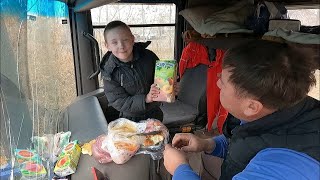 видео: ВЕСЁЛЫЙ ПОПУТЧИК | Трактор К-700 с кабиной Renault Magnum картинка: ВЕСЁЛЫЙ ПОПУТЧИК | Трактор К-700 с кабиной Renault Magnum