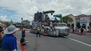 Despicable Me's last big float show!
