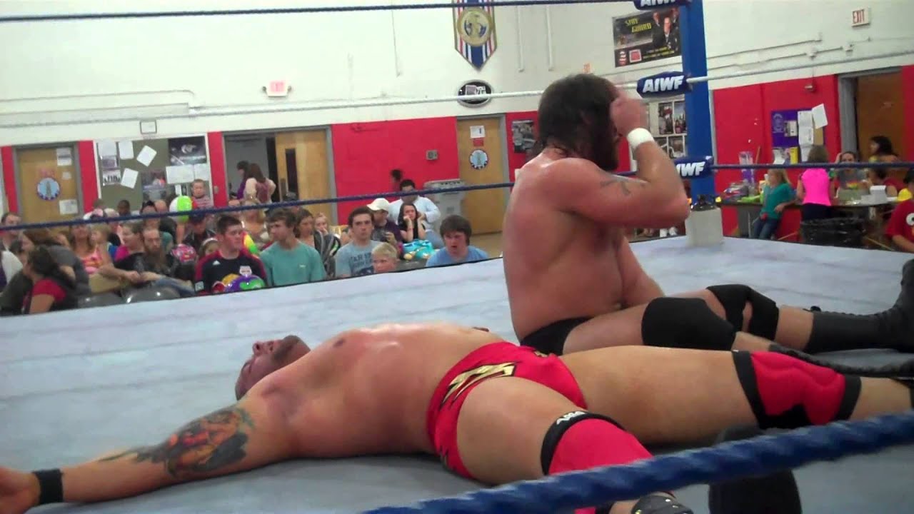 DEIMOS VS MOONSHINE MANTEL