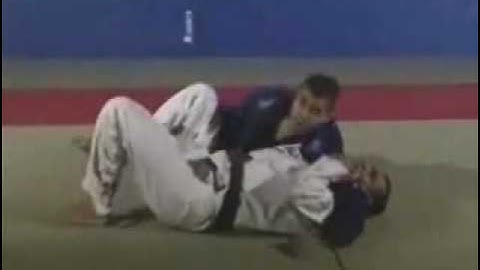 Leo Viera sick sweep from closed guard