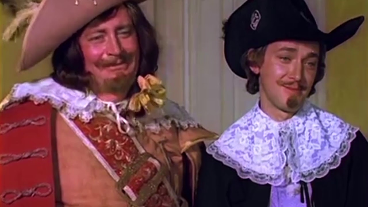 Вообще-то мы мухи не тронем. — А вы говорите, что мы головорезы, сударь ...