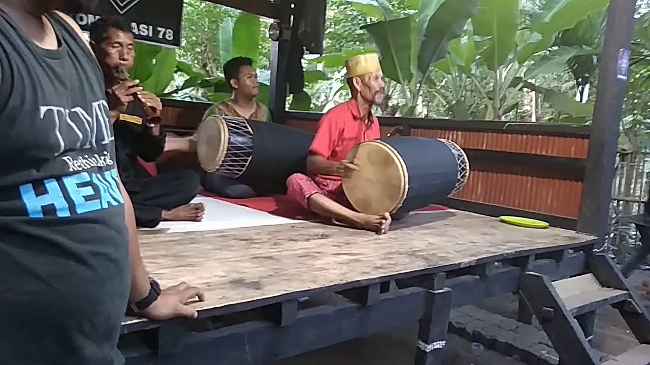 Maestro gendang dunia