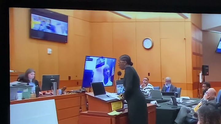 Lil Woody tries to ask young thug a question in the stand