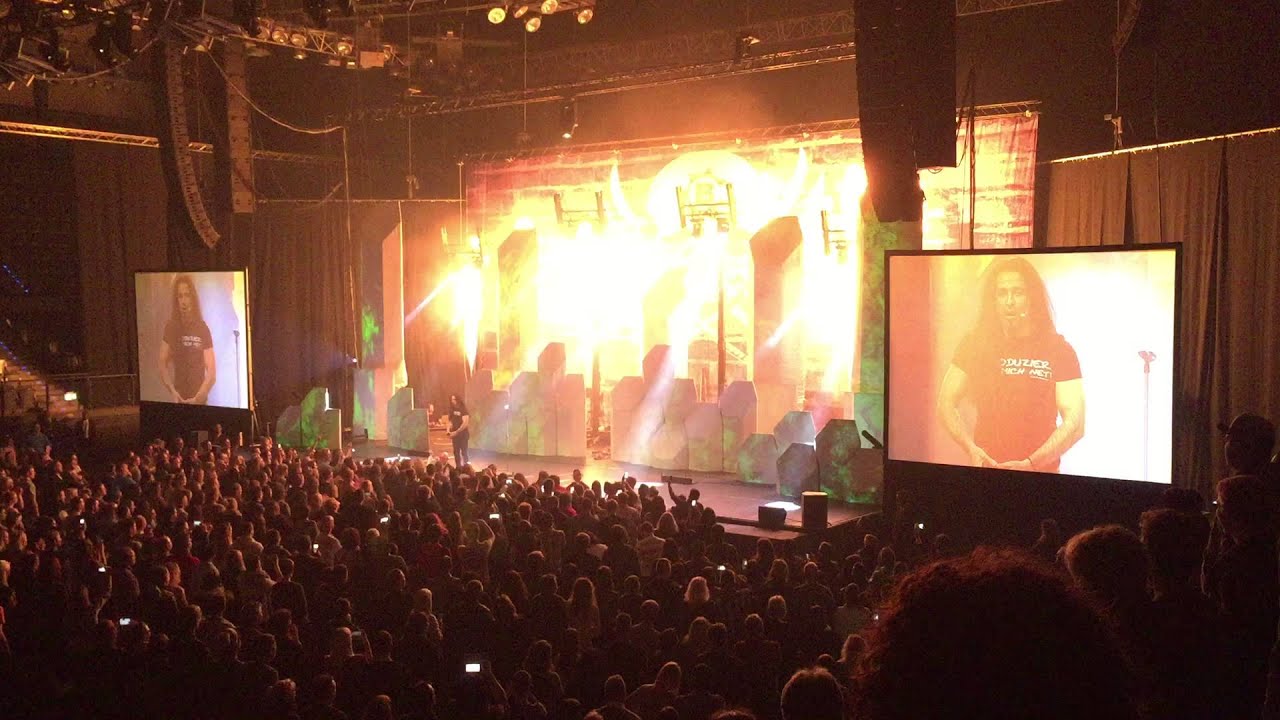 2015-11-29 Bülent Ceylan in Stuttgart - Ende der Show HAARDROCK