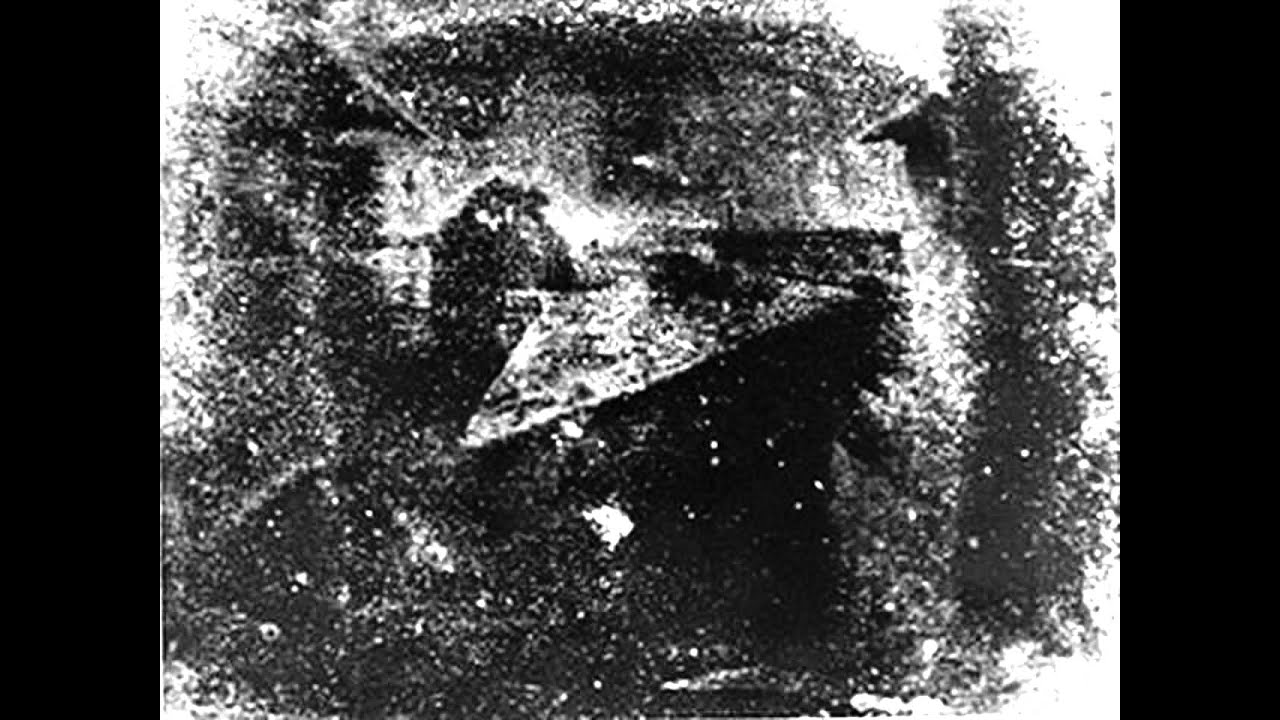 Когда был сделан первый снимок. «Вид из окна», 1826 г. Жозеф Нисефор Ньепс. Жозеф Ньепс первая фотография. Первая фотография в мире 1826. Жозеф Ньепс вид из окна.