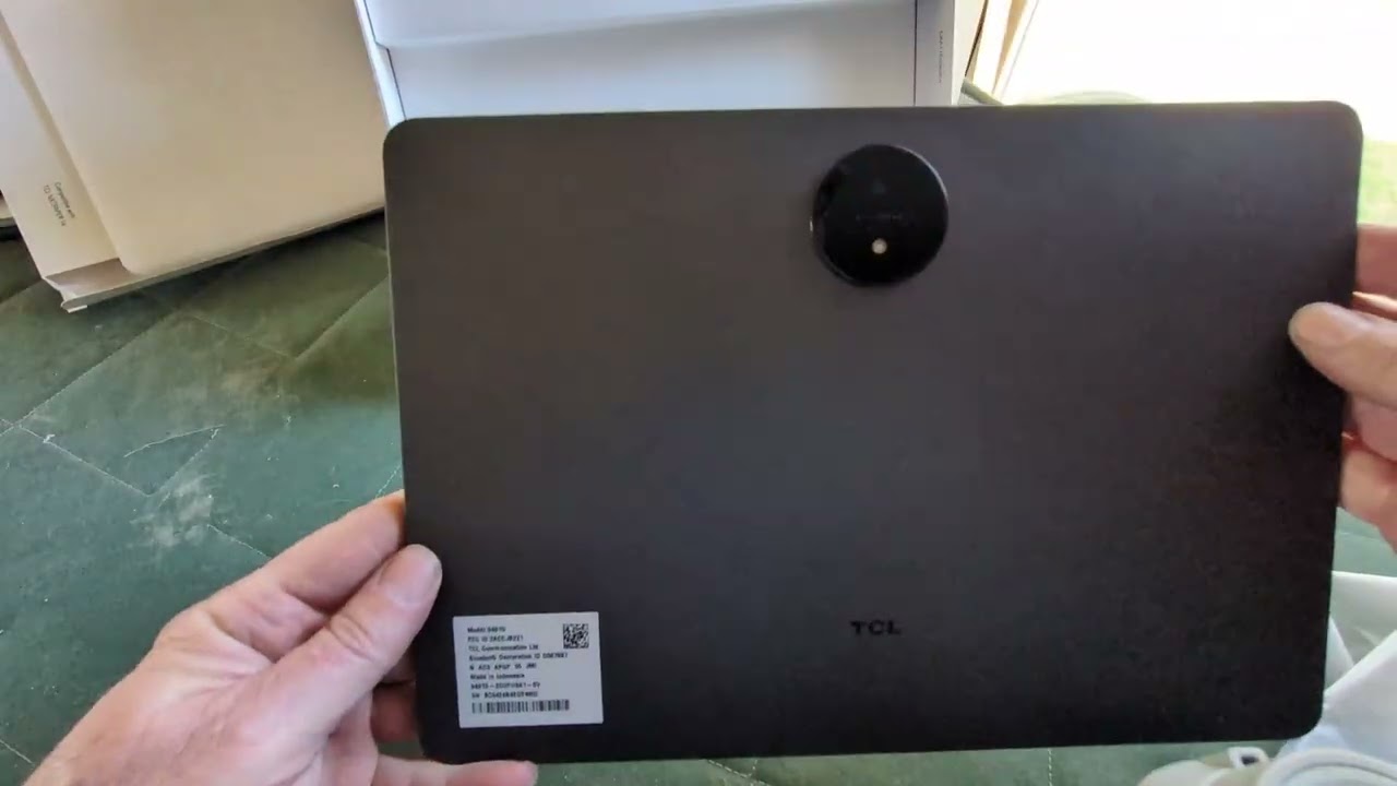 TCL NXTPAPER14 opening the box