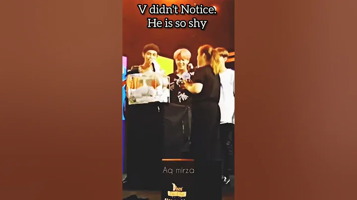 Crazy Bts Army 😱❤|| she hugs v on stage😯😍|#v #taehyung #bts #btsconcert #army #tae #pakistan #cute-v