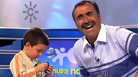 Juan y Medio con Domingo, el niño coleccionista de figuritas de animales | Menuda noche