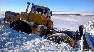 Кировцы К-700А, К-744 пробивают снег! Powerful Soviet tractors К-701 break through the snow