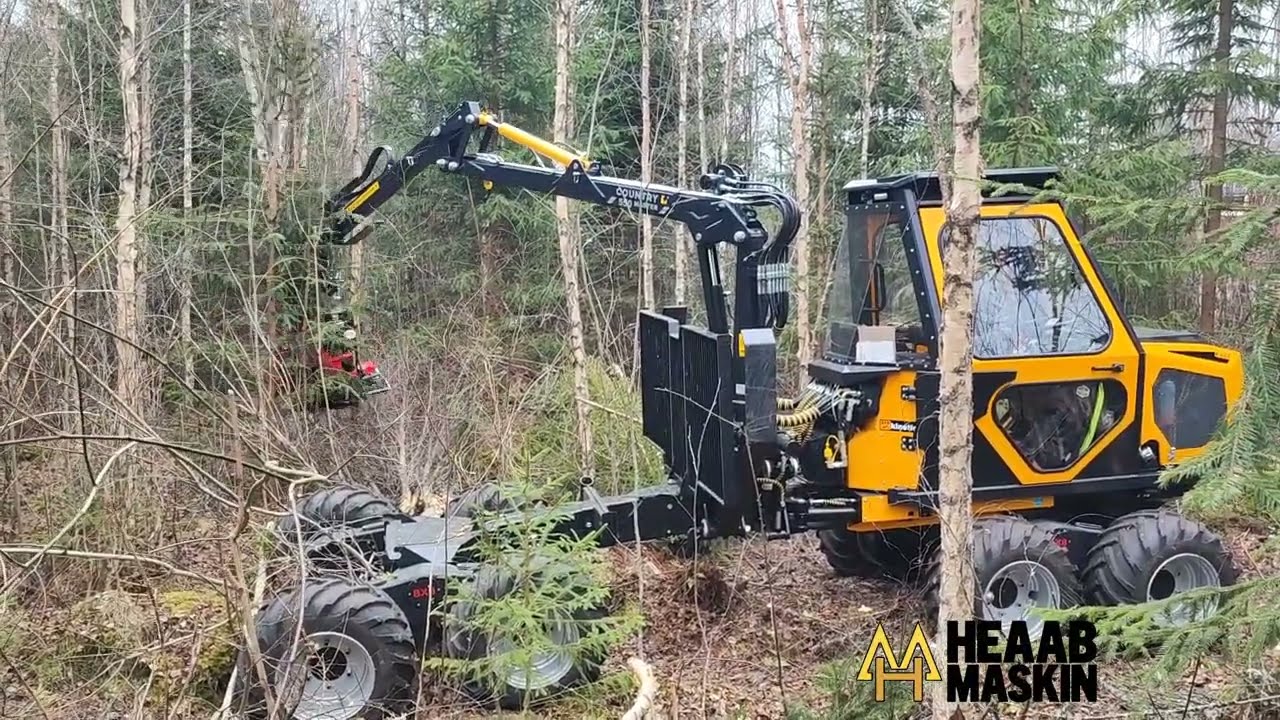 Kinetic 437 och Farmikko 221TCE Bioenergi gallring