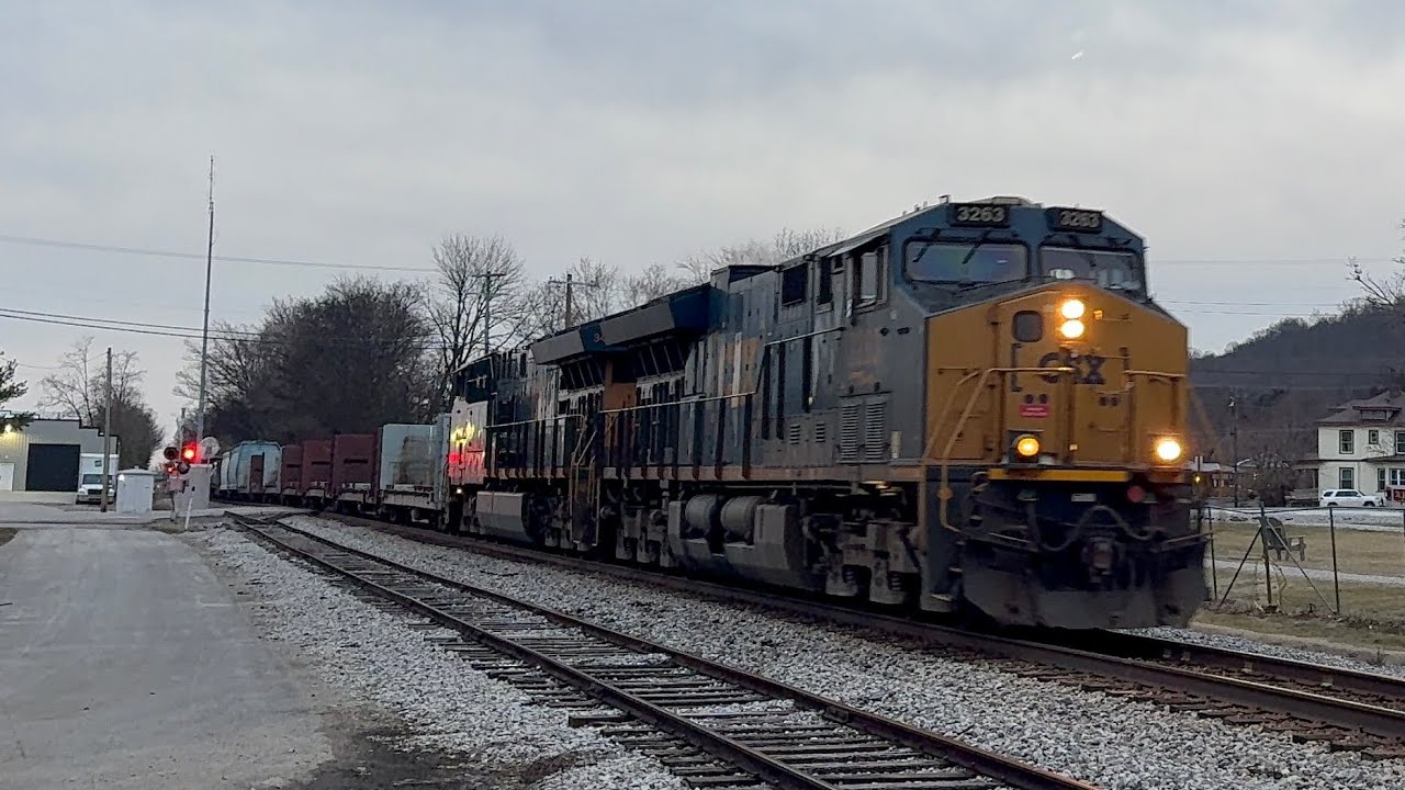 CSX 3263 leads M574 with a friendly engineer at Horse Cave - YouTube