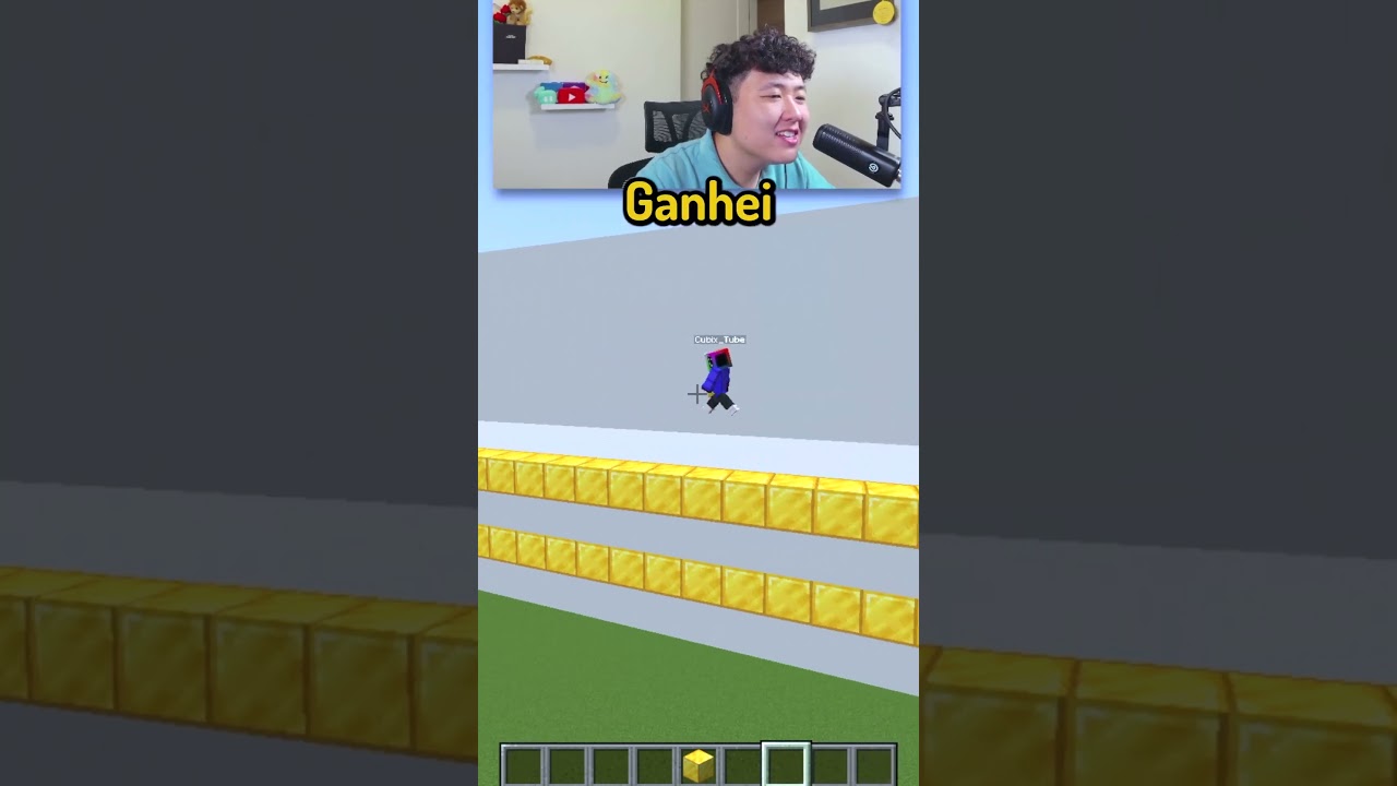 Há um emoji de cocô gigante esperando pelo Cubix