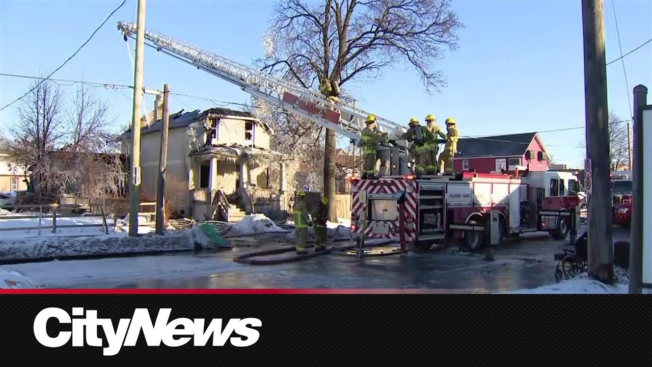 House fire in Oshawa send three to hospital, one person missing - YouTube