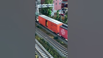 Old BNSF & 2 Boxcars Easy Money HO Scale #shorts #modelrailroad #modeltrains
