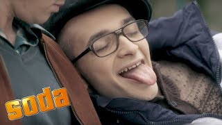 Le ventre qui parle - Soda - Saison 2 (Kev Adams ; William Lebghil)