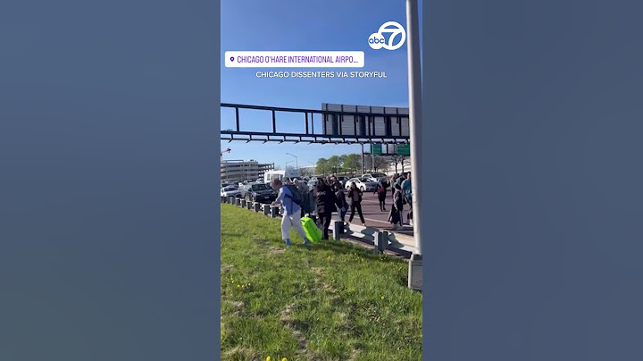 Pro-Palestinian protesters block traffic at Chicago airport
