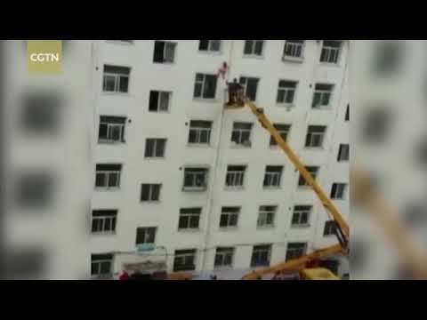 დაუჯერებელი კადრები: ნახეთ, როგორ გადაარჩინეს 7 წლის გოგონა სიკვდილს