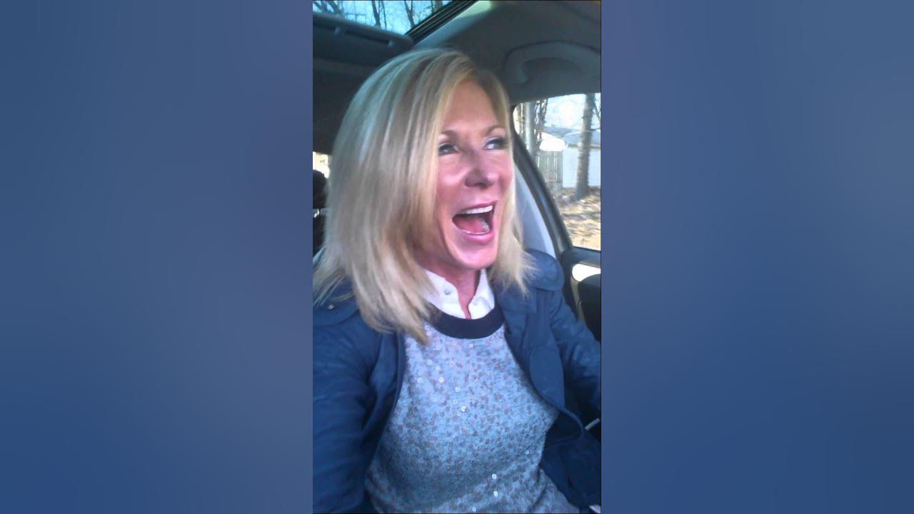 Crazy carol sings. Крейзи кэрол. Крейзи кэрол. Crazy carol sings показала фото на отдыхе. Крейзи кэрол.