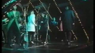 BRYAN FERRY Don&#39;t Stop The Dance TV 1985 performance