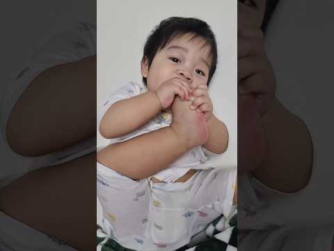 발가락 먹방이요~ #10개월아기 #아기일상 #귀여운아기 #발가락 #먹방 #baby #shorts #쇼츠 #아기쇼츠
