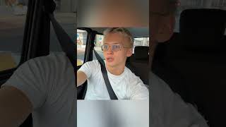 "С Парадеевичем общаешься?"