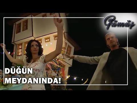 Mehmet ve Gümüş, Karşılıklı Dans Etti! - Gümüş Özel Klip