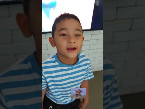 Ardha singing Ultraman song