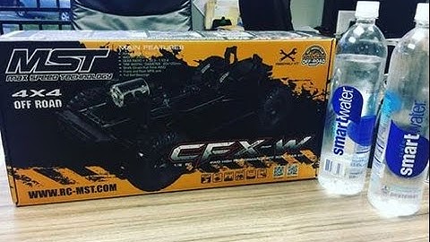 ライブ：ポータルアクスル搭載の MST CFX-W 1/8 ビルド