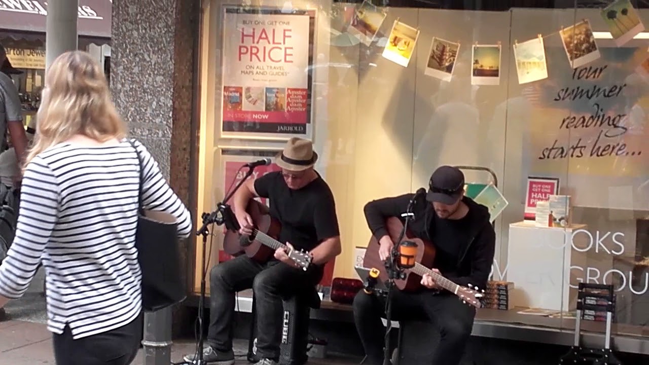 Chitaristi cu voce de aur