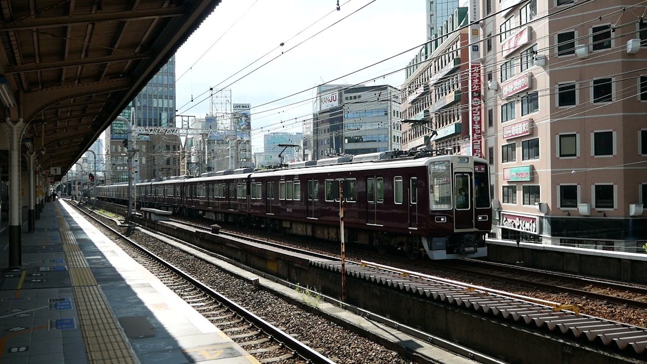 阪急8000系8042F + 阪急7000系7001F 特急 大阪梅田行き - YouTube