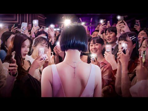 بنت فقيره بتدخل عالم الشهرة وبتبقى غنيه لكنها بتتعرض للتـنمر بشكل كبير وبيحاولو يرجعوها فقيره كامل