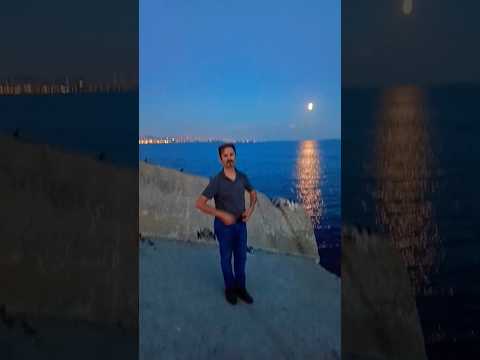 بعد صيد السمك القمر وانعكاسه على سطح البحر صيد السمك كان القمر بدر