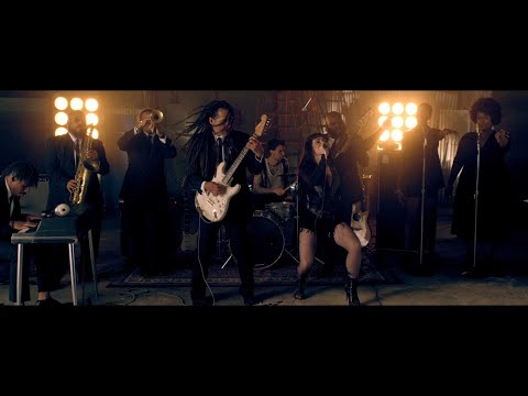 Vanessa Amorosi - Wolf (Official Video)