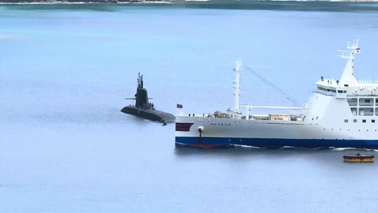 潜水艦をよけて航行する おがさわら丸 2025/09/08 父島 - YouTube