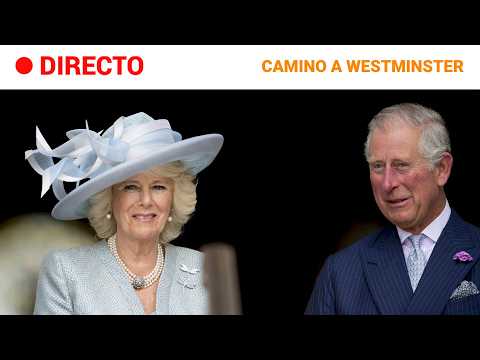 Los Reyes Carlos III y Camila se dirigen a Westminster para la apertura del Parlamento británico