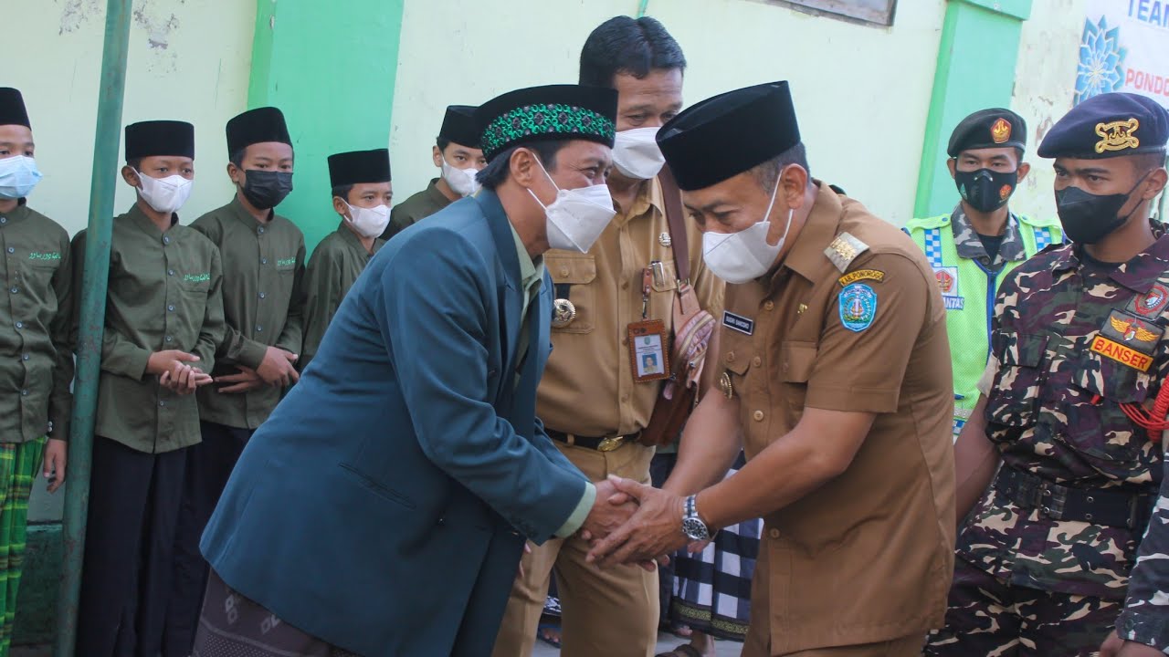 Kunjungan Bupati Ponorogo dalam kegiatan vaksinasi di lembaga MI Al-Kautsar Durisawo Ponorogo