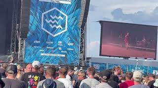 Chvrches - Lauren has a chat with the crowd between songs, Hurricane Festival 170623