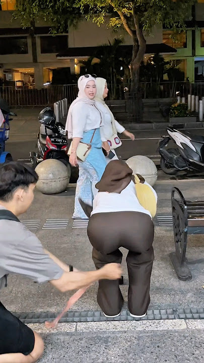 Prank celana robek gadis cantik