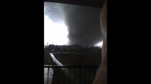Adan Valdez Tuscaloosa Tornado 4-27-11.mp4