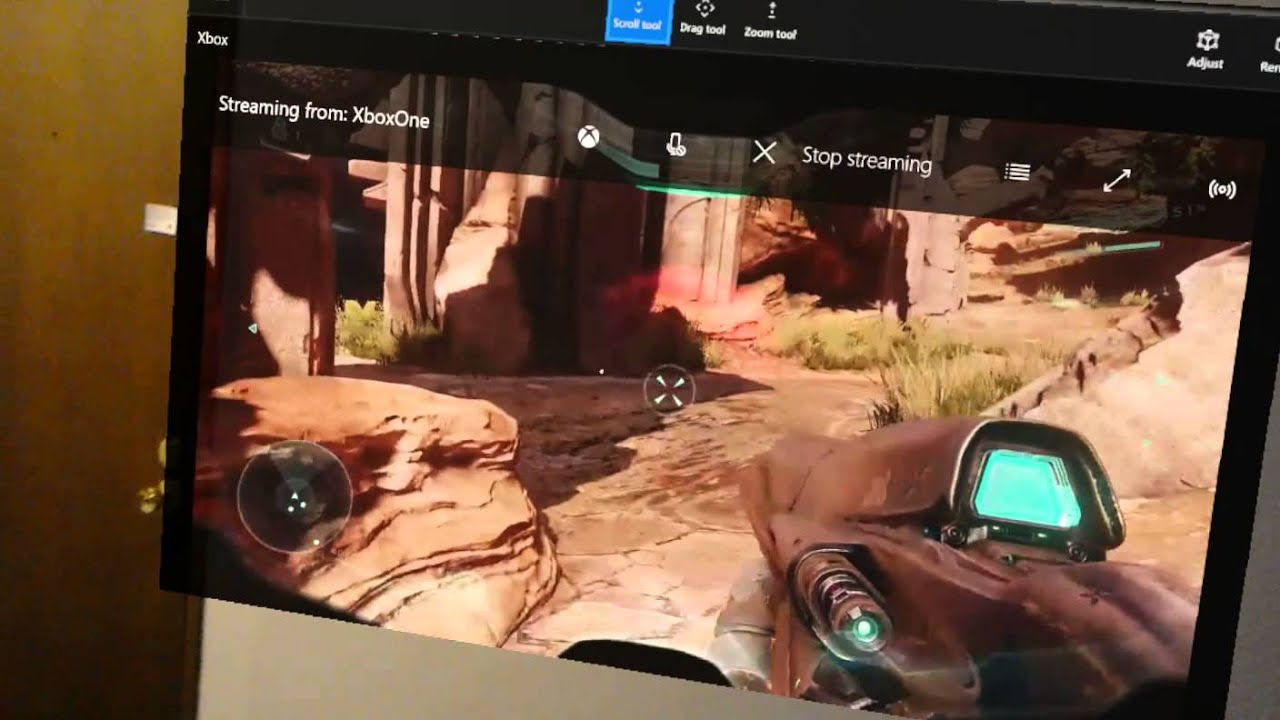 HoloLens можно будет использовать для игры на Xbox One. Фото.